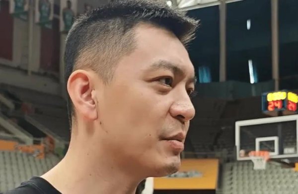 炒股配资开户官网 踩场采访！杨鸣直指赛程紧密+谈威尔斯伤情！弗格金金感叹回辽！